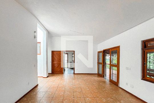Casa de Condomínio à venda com 3 quartos, 750m² em Nacional, Belo Horizonte
