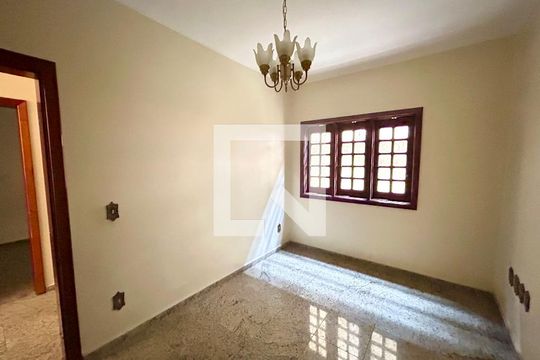 Quarto 2 de casa à venda com 8 quartos, 372m² em Vila Rosalia, Guarulhos