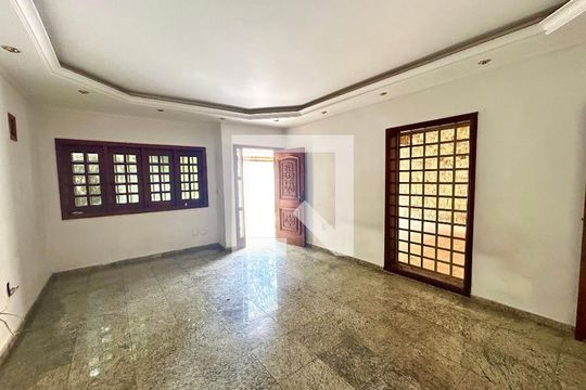 Sala de casa à venda com 8 quartos, 372m² em Vila Rosalia, Guarulhos
