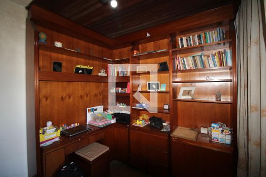 Escritório de casa para alugar com 5 quartos, 435m² em Chácara das Pedras, Porto Alegre