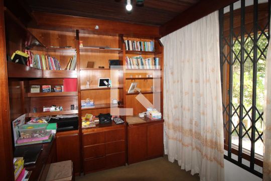 Escritório de casa para alugar com 5 quartos, 435m² em Chácara das Pedras, Porto Alegre