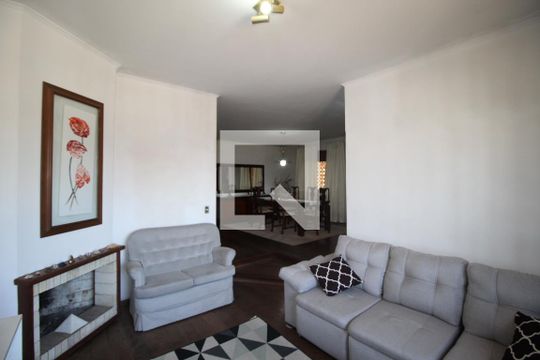 Sala de casa para alugar com 5 quartos, 435m² em Chácara das Pedras, Porto Alegre