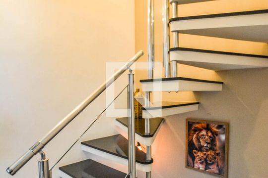 Escada de casa de condomínio à venda com 4 quartos, 150m² em Utinga, Santo André