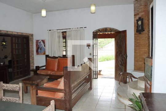 Casa para alugar com 4 quartos, 450m² em Casa Blanca, Cotia