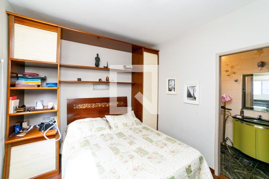 Suíte de apartamento para alugar com 4 quartos, 300m² em Santo Antônio, Belo Horizonte
