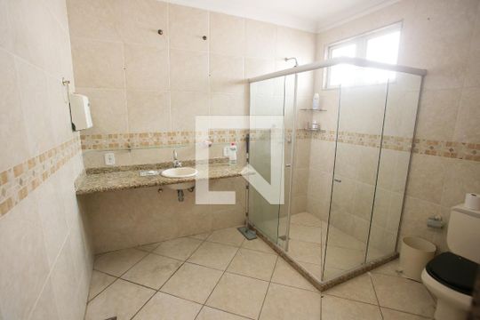 Banheiro da Suíte 1 de casa à venda com 4 quartos, 429m² em Taquara, Rio de Janeiro