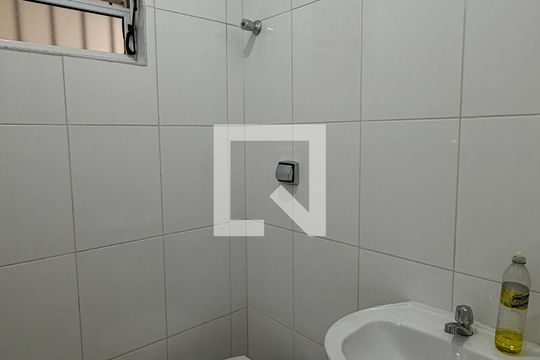 Banheiro 1 de casa à venda com 2 quartos, 125m² em Jardim Ester Yolanda, São Paulo