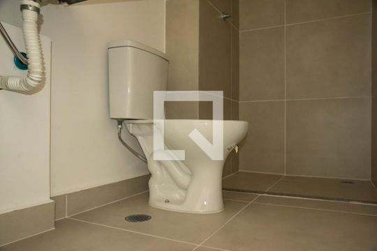 Banheiro de kitnet/studio à venda com 1 quarto, 34m² em Mirandópolis, São Paulo