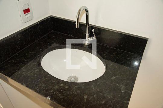 Banheiro de kitnet/studio à venda com 1 quarto, 34m² em Mirandópolis, São Paulo