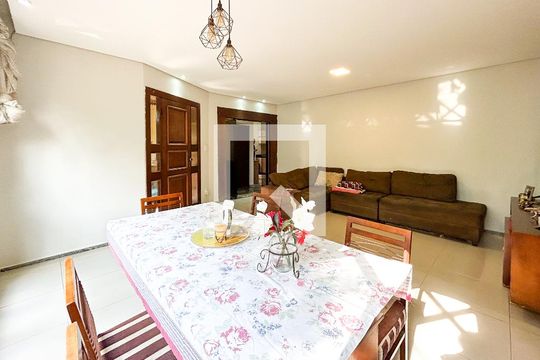 Casa à venda com 5 quartos, 180m² em Itapoã, Belo Horizonte