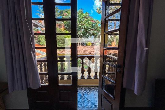 Casa à venda com 5 quartos, 180m² em Itapoã, Belo Horizonte