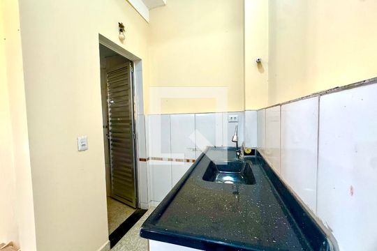 Cozinha de kitnet/studio para alugar com 1 quarto, 45m² em Parque Residencial Bambi, Guarulhos