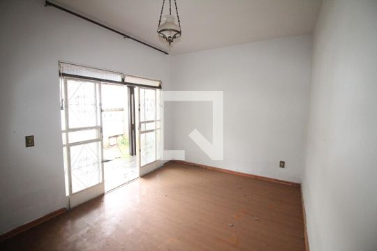 Sala de casa à venda com 2 quartos, 360m² em Araguaia, Belo Horizonte