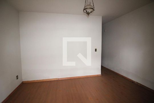 Sala de casa à venda com 2 quartos, 360m² em Araguaia, Belo Horizonte