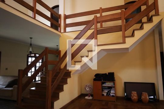 Casa à venda com 3 quartos, 720m² em Interlagos, São Paulo