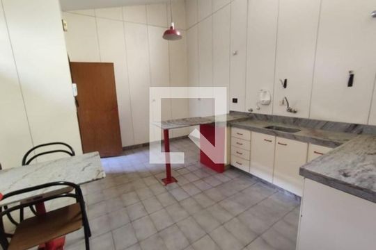 Casa para alugar com 4 quartos, 300m² em Jardim Karaíba, Uberlândia