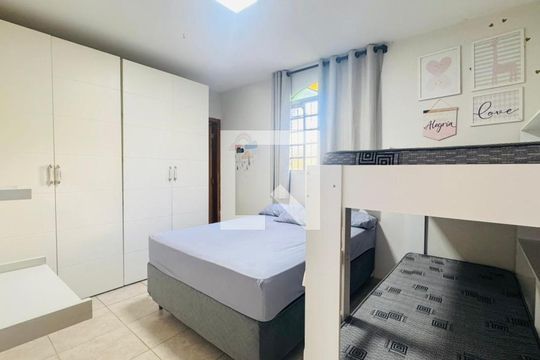 Quarto de casa à venda com 3 quartos, 2000m² em Estâncias Imperiais, Contagem