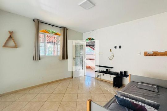 Quarto de casa à venda com 3 quartos, 2000m² em Estâncias Imperiais, Contagem