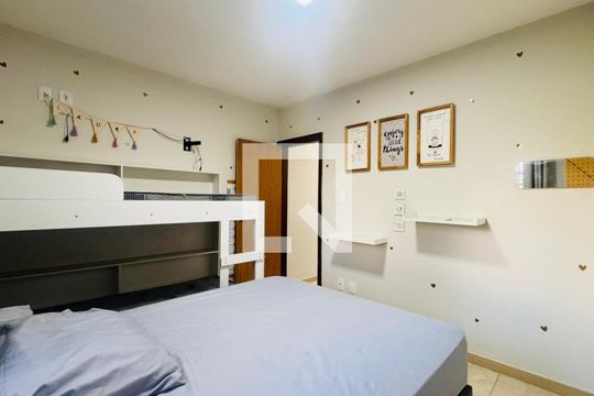 Quarto de casa à venda com 3 quartos, 2000m² em Estâncias Imperiais, Contagem