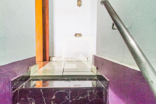 Escada de casa à venda com 4 quartos, 344m² em Colinas da Anhanguera, Santana de Parnaíba
