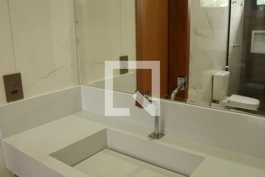 banheiro da suíte 1- torneira de casa à venda com 5 quartos, 530m² em Residencial Goiânia Golfe Clube, Goiânia