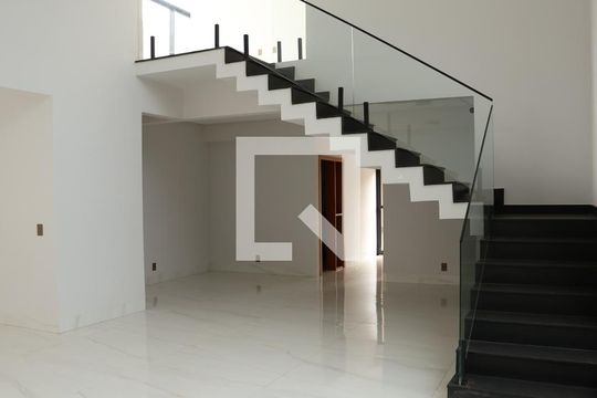 Escada de casa à venda com 5 quartos, 530m² em Residencial Goiânia Golfe Clube, Goiânia