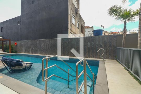 Área comum - Piscina de apartamento à venda com 0 quarto, 35m² em Passo D’areia, Porto Alegre