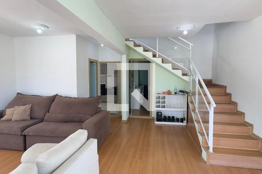 Sala de casa para alugar com 8 quartos, 800m² em Jardim Interlagos, Maricá