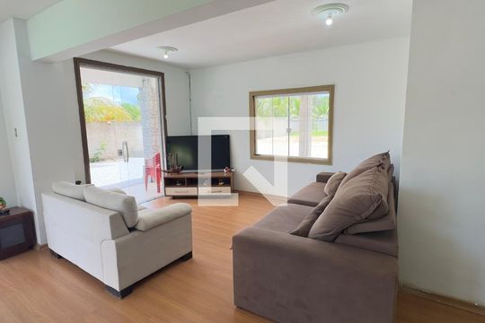 Sala de casa para alugar com 8 quartos, 800m² em Jardim Interlagos, Maricá