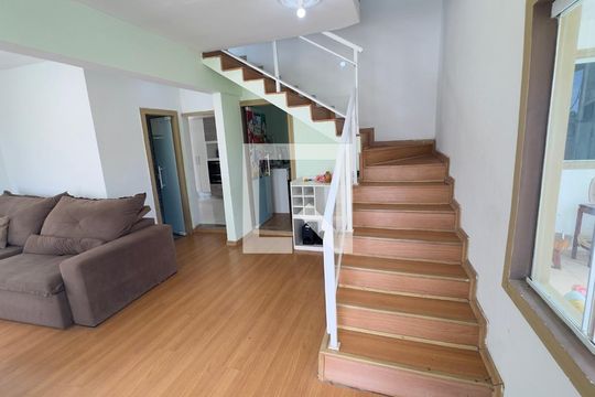 Sala de casa para alugar com 8 quartos, 800m² em Jardim Interlagos, Maricá
