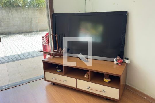 Sala de casa para alugar com 8 quartos, 800m² em Jardim Interlagos, Maricá