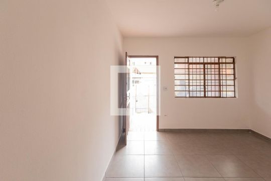 Sala de estar de casa para alugar com 3 quartos, 170m² em Vila Marari, São Paulo