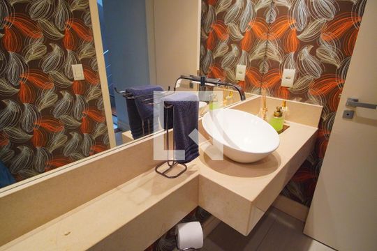 Lavabo de casa para alugar com 3 quartos, 420m² em São João, Porto Alegre