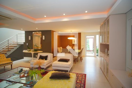Sala 1 de casa para alugar com 3 quartos, 420m² em São João, Porto Alegre