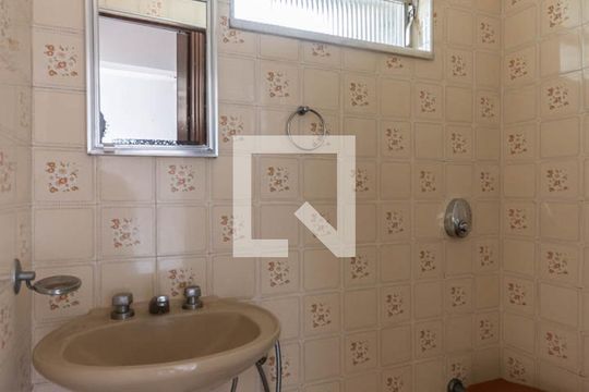Banheiro de apartamento à venda com 1 quarto, 43m² em Sampaio, Rio de Janeiro