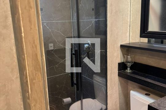 Banheiro de apartamento à venda com 1 quarto, 25m² em Santo Amaro, São Paulo