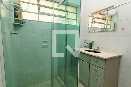 Banheiro de apartamento à venda com 3 quartos, 103m² em Floresta, Porto Alegre
