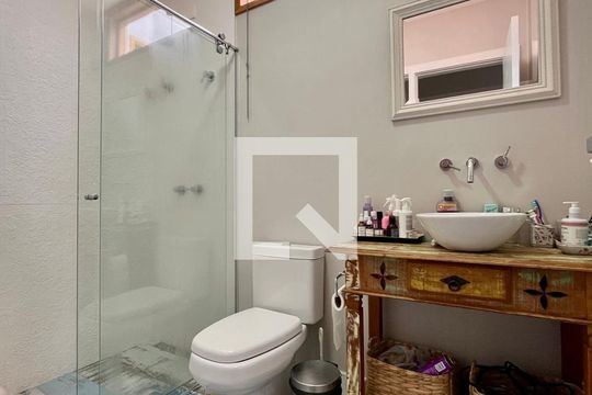 Banheiro de casa de condomínio à venda com 4 quartos, 340m² em Conjunto Habitacional Vila Santana (sousas), Campinas