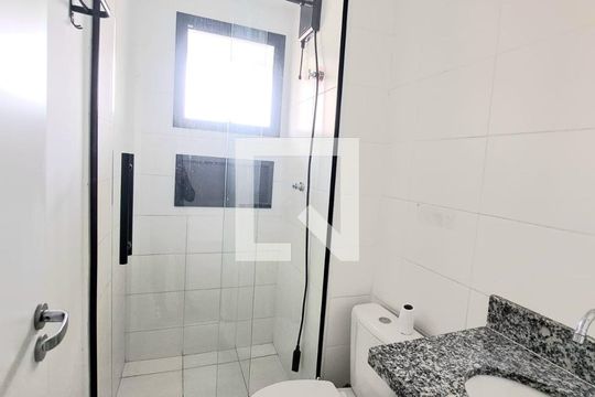 Banheiro de apartamento para alugar com 2 quartos, 43m² em Km 18, Osasco