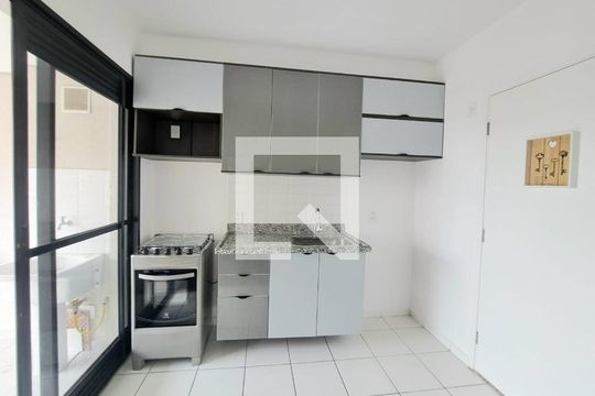 Sala/Cozinha de apartamento para alugar com 2 quartos, 43m² em Km 18, Osasco
