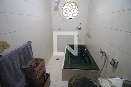 Suite Quarto 1 de casa à venda com 4 quartos, 475m² em Bairro da Glória, Contagem