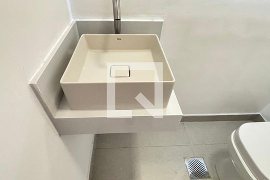 Lavabo de apartamento para alugar com 3 quartos, 94m² em Vila Olímpia, São Paulo