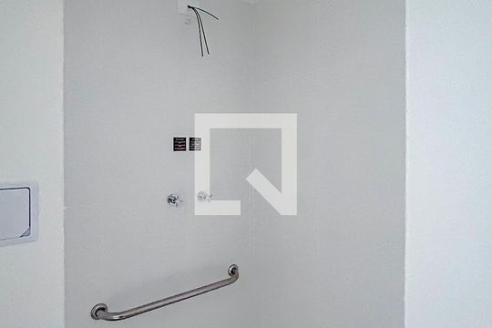 Banheiro de kitnet/studio para alugar com 1 quarto, 25m² em Penha de França, São Paulo