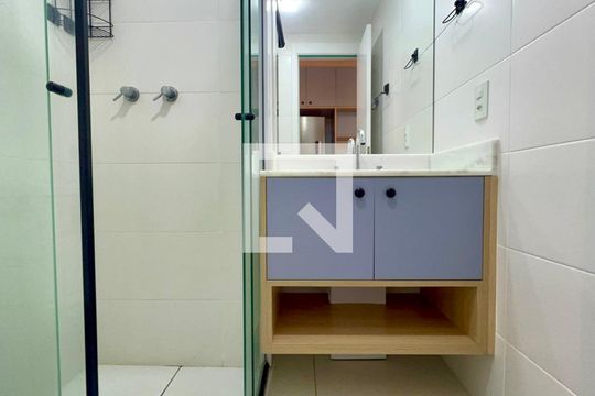Banheiro de apartamento à venda com 1 quarto, 29m² em Sumarezinho, São Paulo