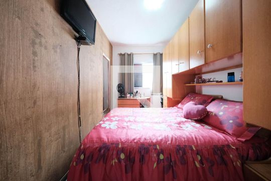 Casa à venda com 5 quartos, 135m² em Vila Nhocuné, São Paulo