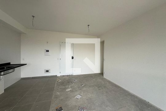 Sala de apartamento à venda com 2 quartos, 70m² em Vila Creti, Barueri