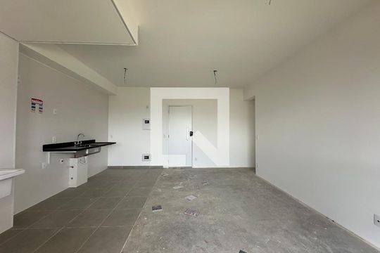 Sala de apartamento à venda com 2 quartos, 70m² em Vila Creti, Barueri