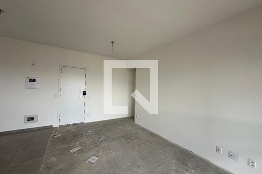 Sala de apartamento à venda com 2 quartos, 70m² em Vila Creti, Barueri