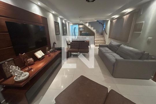 Sala de casa à venda com 3 quartos, 122m² em Vila do Bosque, São Paulo