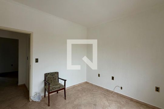 Casa à venda com 5 quartos, 130m² em Jardim Ivana, São Paulo